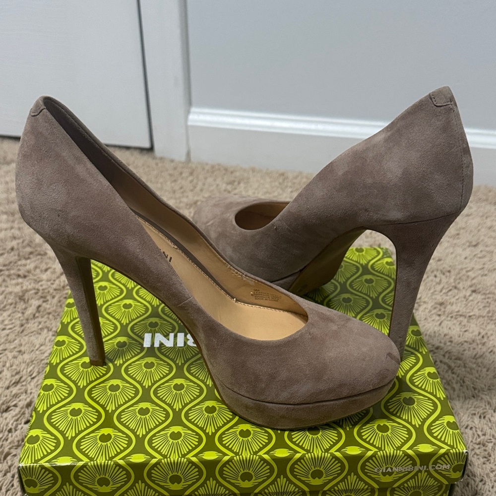 Giani Bernini Taupe Suede Heels